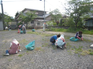 青少年ホーム跡草取り